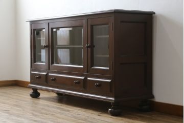 中古　美品　松本民芸家具　シックな佇まいが和洋折衷の空間に取り入れやすいC-?U型サイドボード(収納棚、戸棚、サイドキャビネット、飾り棚)(定価約60万5千円)(R-065224)