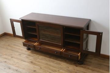 中古　美品　松本民芸家具　シックな佇まいが和洋折衷の空間に取り入れやすいC-?U型サイドボード(収納棚、戸棚、サイドキャビネット、飾り棚)(定価約60万5千円)(R-065224)