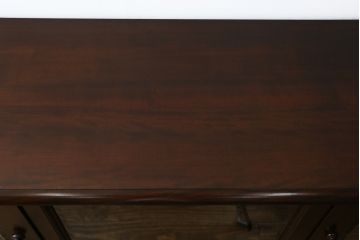中古　美品　松本民芸家具　シックな佇まいが和洋折衷の空間に取り入れやすいC-?U型サイドボード(収納棚、戸棚、サイドキャビネット、飾り棚)(定価約60万5千円)(R-065224)