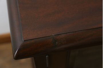 中古　美品　松本民芸家具　シックな佇まいが和洋折衷の空間に取り入れやすいC-?U型サイドボード(収納棚、戸棚、サイドキャビネット、飾り棚)(定価約60万5千円)(R-065224)