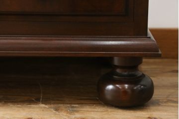 中古　美品　松本民芸家具　シックな佇まいが和洋折衷の空間に取り入れやすいC-?U型サイドボード(収納棚、戸棚、サイドキャビネット、飾り棚)(定価約60万5千円)(R-065224)