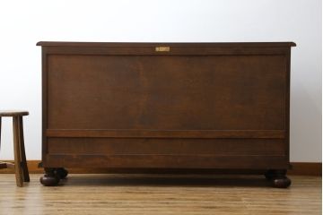 中古　美品　松本民芸家具　シックな佇まいが和洋折衷の空間に取り入れやすいC-?U型サイドボード(収納棚、戸棚、サイドキャビネット、飾り棚)(定価約60万5千円)(R-065224)