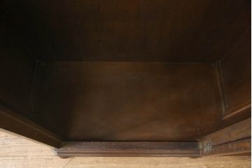 イギリスアンティーク　高級メーカー　メープル(MAPLE)社製　オーク材　美しく細やかな彫刻が目を惹くワードローブ(洋服タンス、衣装タンス、収納棚)(R-065225)