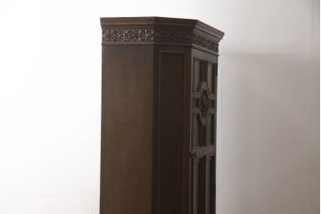 イギリスアンティーク　高級メーカー　メープル(MAPLE)社製　オーク材　美しく細やかな彫刻が目を惹くワードローブ(洋服タンス、衣装タンス、収納棚)(R-065225)