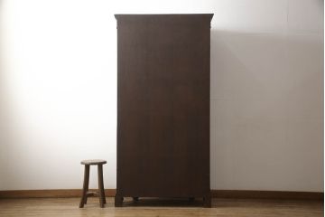 イギリスアンティーク　高級メーカー　メープル(MAPLE)社製　オーク材　美しく細やかな彫刻が目を惹くワードローブ(洋服タンス、衣装タンス、収納棚)(R-065225)
