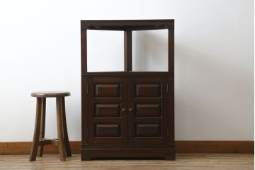 中古　美品　松本民芸家具　丁寧に面取りされたデザインが魅力的な隅棚(コーナーキャビネット、収納棚、戸棚、電話台)(定価約22万円)(R-065229)