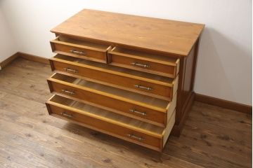 中古　横浜クラシック家具　ダニエル(Daniel)　気品ある佇まいが魅力的なチェスト(サイドチェスト、引き出し)(R-065233)