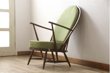 中古　美品　アーコール(ERCOL)　ほっと心が落ち着くような癒しカラーが魅力の1人掛けソファ(ウインザーチェア、アーコールチェア、イージーチェア、ラウンジチェア、ボウバック、ウィンザーチェア、アームチェア、1P)(R-065235)