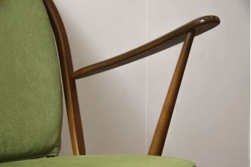 中古　美品　アーコール(ERCOL)　ほっと心が落ち着くような癒しカラーが魅力の1人掛けソファ(ウインザーチェア、アーコールチェア、イージーチェア、ラウンジチェア、ボウバック、ウィンザーチェア、アームチェア、1P)(R-065235)