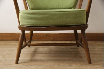中古　美品　アーコール(ERCOL)　ほっと心が落ち着くような癒しカラーが魅力の1人掛けソファ(ウインザーチェア、アーコールチェア、イージーチェア、ラウンジチェア、ボウバック、ウィンザーチェア、アームチェア、1P)(R-065235)
