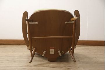 中古　美品　アーコール(ERCOL)　ほっと心が落ち着くような癒しカラーが魅力の1人掛けソファ(ウインザーチェア、アーコールチェア、イージーチェア、ラウンジチェア、ボウバック、ウィンザーチェア、アームチェア、1P)(R-065235)