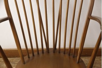中古　美品　アーコール(ERCOL)　ほっと心が落ち着くような癒しカラーが魅力の1人掛けソファ(ウインザーチェア、アーコールチェア、イージーチェア、ラウンジチェア、ボウバック、ウィンザーチェア、アームチェア、1P)(R-065235)