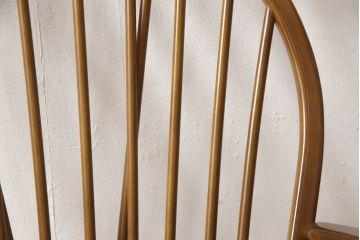 中古　美品　アーコール(ERCOL)　ほっと心が落ち着くような癒しカラーが魅力の1人掛けソファ(ウインザーチェア、アーコールチェア、イージーチェア、ラウンジチェア、ボウバック、ウィンザーチェア、アームチェア、1P)(R-065235)
