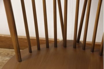 中古　美品　アーコール(ERCOL)　ほっと心が落ち着くような癒しカラーが魅力の1人掛けソファ(ウインザーチェア、アーコールチェア、イージーチェア、ラウンジチェア、ボウバック、ウィンザーチェア、アームチェア、1P)(R-065235)