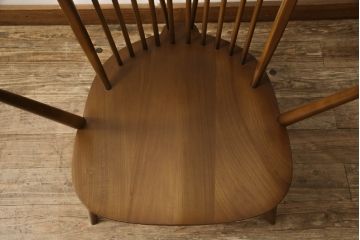中古　美品　アーコール(ERCOL)　ほっと心が落ち着くような癒しカラーが魅力の1人掛けソファ(ウインザーチェア、アーコールチェア、イージーチェア、ラウンジチェア、ボウバック、ウィンザーチェア、アームチェア、1P)(R-065235)