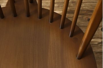 中古　美品　アーコール(ERCOL)　ほっと心が落ち着くような癒しカラーが魅力の1人掛けソファ(ウインザーチェア、アーコールチェア、イージーチェア、ラウンジチェア、ボウバック、ウィンザーチェア、アームチェア、1P)(R-065235)
