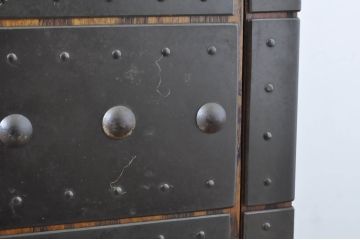 中古　美品!!　びっしりと施された金具が存在感を放つ民芸城山船箪笥風サイドボード(収納棚、戸棚、テレビ台、サイドキャビネット、時代箪笥)(R-065239)