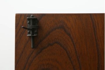 中古　びっしりと施された金具が存在感を放つ民芸城山船箪笥風サイドボード(収納棚、戸棚、テレビ台、サイドキャビネット、時代箪笥)(R-065240)
