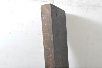 DIYなどにおすすめ!!使い込まれた風合いが魅力的な重厚な古材(テーブル、展示台、陳列台、作業台、天板、材料、資材)(R-065241)