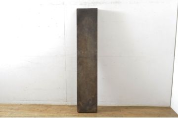 DIYなどにおすすめ!!使い込まれた風合いが魅力的な重厚な古材(テーブル、展示台、陳列台、作業台、天板、材料、資材)(R-065242)