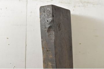 DIYなどにおすすめ!!使い込まれた風合いが魅力的な重厚な古材(テーブル、展示台、陳列台、作業台、天板、材料、資材)(R-065242)