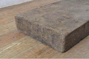 DIYなどにおすすめ!!使い込まれた風合いが魅力的な重厚な古材(テーブル、展示台、陳列台、作業台、天板、材料、資材)(R-065242)