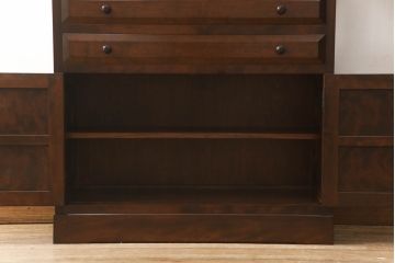 中古　美品　松本民芸家具　落ち着きのある洗練された佇まいが魅力の食器棚(カップボード、収納棚、戸棚、飾り棚、キャビネット、ブックケース、本箱)(R-065246)