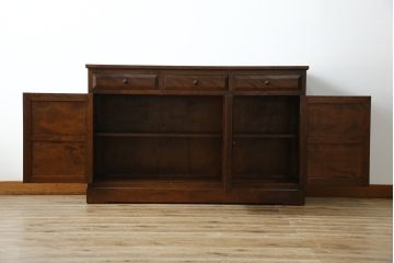 中古　美品　松本民芸家具　天板リメイク　シックな色合いが落ち着いた雰囲気を醸し出すサイドボード(カウンターテーブル、戸棚、収納棚、キャビネット)(R-065248)