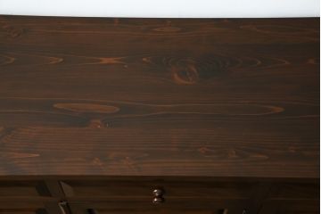 中古　美品　松本民芸家具　天板リメイク　シックな色合いが落ち着いた雰囲気を醸し出すサイドボード(カウンターテーブル、戸棚、収納棚、キャビネット)(R-065248)