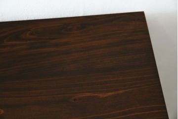 中古　美品　松本民芸家具　天板リメイク　シックな色合いが落ち着いた雰囲気を醸し出すサイドボード(カウンターテーブル、戸棚、収納棚、キャビネット)(R-065248)