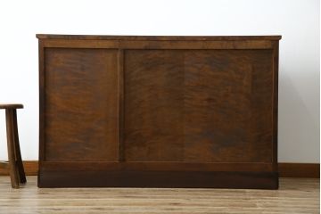 中古　美品　松本民芸家具　天板リメイク　シックな色合いが落ち着いた雰囲気を醸し出すサイドボード(カウンターテーブル、戸棚、収納棚、キャビネット)(R-065248)