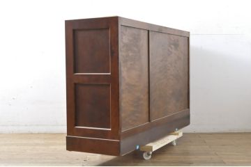 中古　美品　松本民芸家具　天板リメイク　シックな色合いが落ち着いた雰囲気を醸し出すサイドボード(カウンターテーブル、戸棚、収納棚、キャビネット)(R-065248)