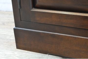 中古　美品　松本民芸家具　天板リメイク　シックな色合いが落ち着いた雰囲気を醸し出すサイドボード(カウンターテーブル、戸棚、収納棚、キャビネット)(R-065248)