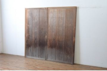 アンティーク建具　昭和初期　経年を感じる風合いが味わい深い雨戸2枚セット(板戸、引き戸)(R-065250)