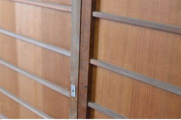 アンティーク建具　昭和初期　上手物!!　美しい柾目が魅力の舞良戸2枚セット(まいらど、板戸、引き戸)(R-065252)