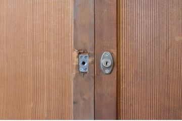 アンティーク建具　昭和初期　上手物!!　美しい柾目が魅力の舞良戸2枚セット(まいらど、板戸、引き戸)(R-065252)
