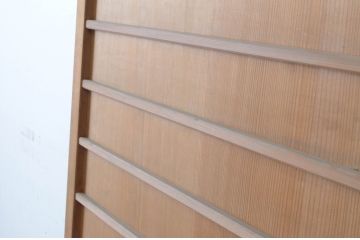 アンティーク建具　昭和初期　上手物!!　美しい柾目が魅力の舞良戸1枚(まいらど、横桟板戸、引き戸)(R-065255)