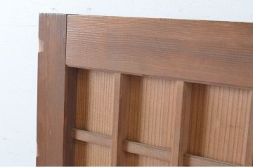 アンティーク建具　凝った作り!　縦でも横でも使える木味の小さなマス目(升目)格子扉1枚(きつね格子、狐格子、板戸、格子戸、小扉、ドア)(R-065281)