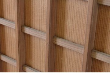 アンティーク建具　凝った作り!　縦でも横でも使える木味の小さなマス目(升目)格子扉1枚(きつね格子、狐格子、板戸、格子戸、小扉、ドア)(R-065281)