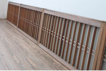 アンティーク建具　古い木味の格子入り横長ガラス窓4枚セット(ガラス戸、引き戸、明かり取り、明り取り、欄間)(R-065285)