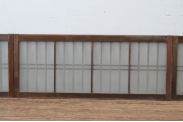アンティーク建具　古い木味の格子入り横長ガラス窓4枚セット(ガラス戸、引き戸、明かり取り、明り取り、欄間)(R-065285)