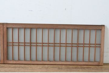アンティーク建具　古い木味の格子入り横長ガラス窓2枚セット(ガラス戸、引き戸、明かり取り、明り取り、欄間)(R-065286)