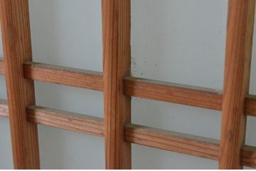 アンティーク建具　古い木味の格子入り横長ガラス窓2枚セット(ガラス戸、引き戸、明かり取り、明り取り、欄間)(R-065286)