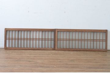 アンティーク建具　古い木味の格子入り横長ガラス窓2枚セット(ガラス戸、引き戸、明かり取り、明り取り、欄間)(R-065288)