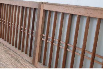 アンティーク建具　古い木味の格子入り横長ガラス窓2枚セット(ガラス戸、引き戸、明かり取り、明り取り、欄間)(R-065288)