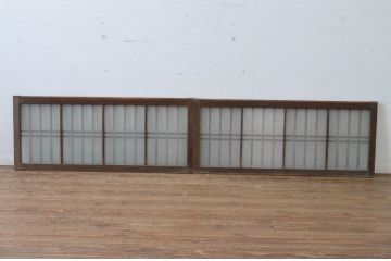 アンティーク建具　古い木味の格子入り横長ガラス窓2枚セット(ガラス戸、引き戸、明かり取り、明り取り、欄間)(R-065288)