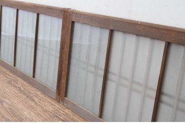 アンティーク建具　古い木味の格子入り横長ガラス窓2枚セット(ガラス戸、引き戸、明かり取り、明り取り、欄間)(R-065288)
