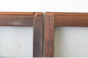 アンティーク建具　古い木味が趣あるマス目(升目)格子入りのガラス窓2枚セット(引き戸、ガラス戸)(R-065315)