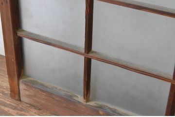 アンティーク建具　古い木味が趣あるマス目(升目)格子入りのガラス窓2枚セット(引き戸、ガラス戸)(R-065315)