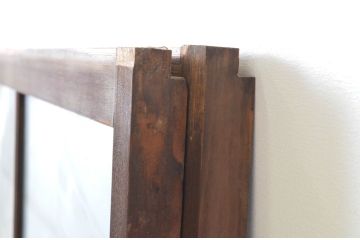 アンティーク建具　古い木味が趣あるマス目(升目)格子入りのガラス窓2枚セット(引き戸、ガラス戸)(R-065315)